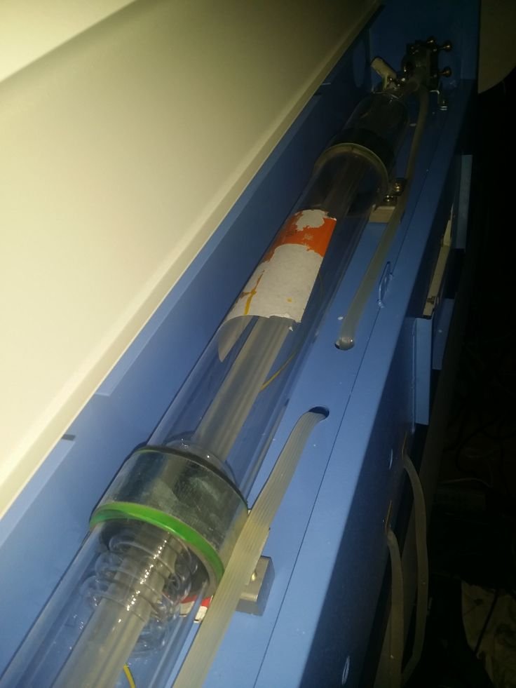 Sistema de emisión de equipo láser CO2
