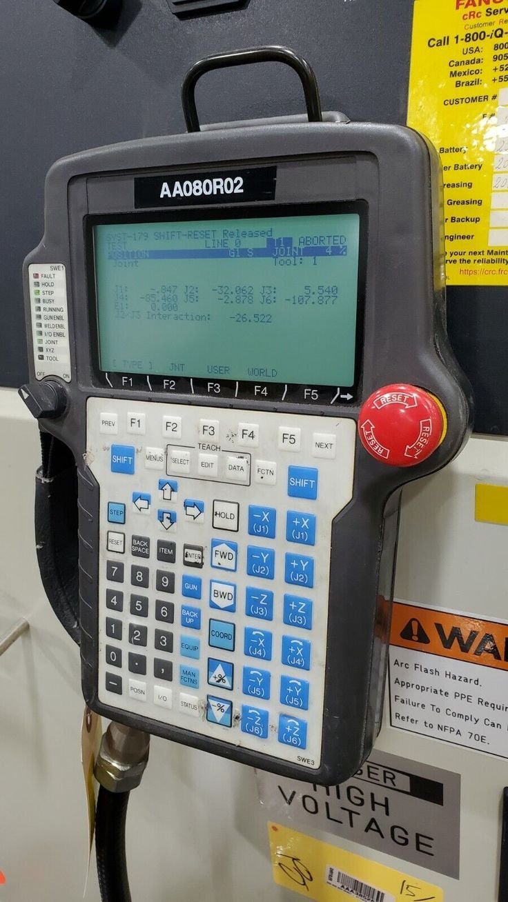 Teach pendant FANUC para programación de robot industrial